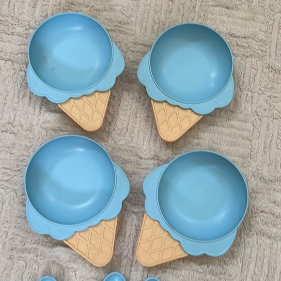 Ice cream cone bowls and spoons Set of 4 bowls and 4 spoons - Picture 5 of 16
